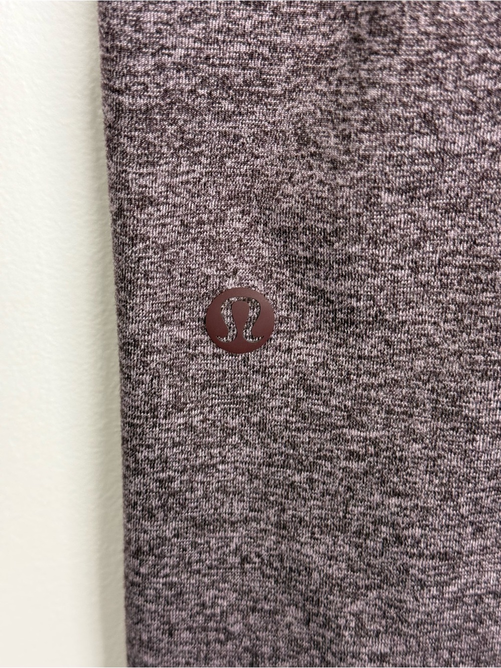 111: Lululemon Soft Jersey Short Sleeve Tee Heathered Purple Size Medium - Picture 4 of 4
